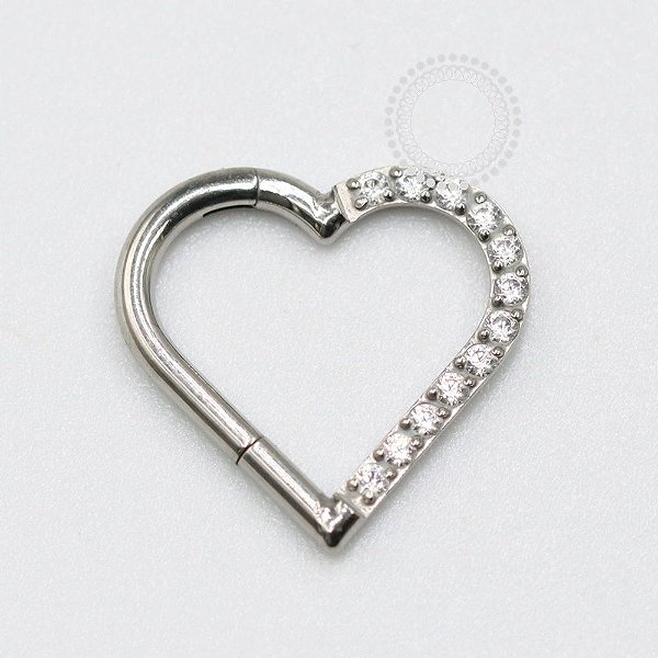 TN266 Coração Daith 10mm Cravejado Titânio ASTM F136