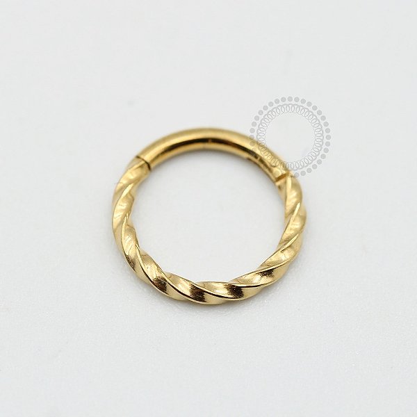 PVD21 Segmento Torcido Aço PVD Gold