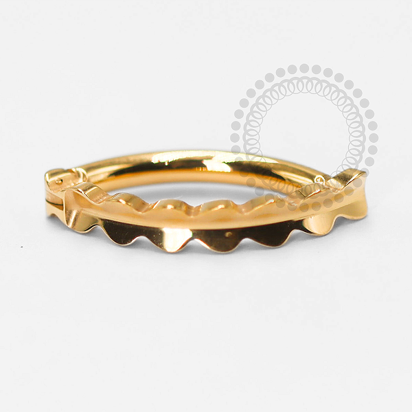 TN1420 Navel Belly Clicker Com Corações Titânio PVD Gold
