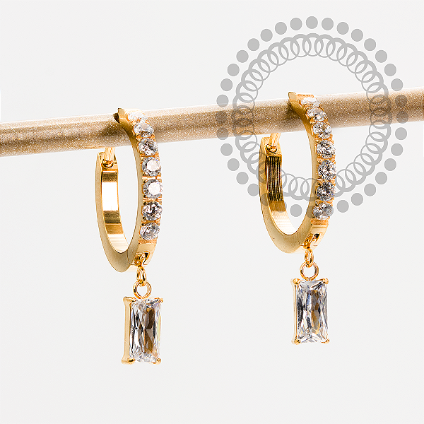 TN2165 Brinco Argola CZ Pingente Baguete Titânio PVD Gold