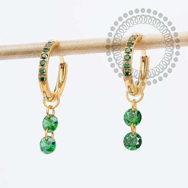 TN2356 Brinco Argola 2 Pingente CZ Verde Titânio PVD Gold