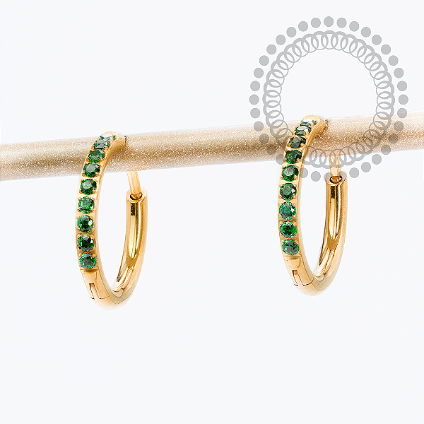 TN2364 Brinco Argola CZ Verde 12mm Titânio PVD Gold