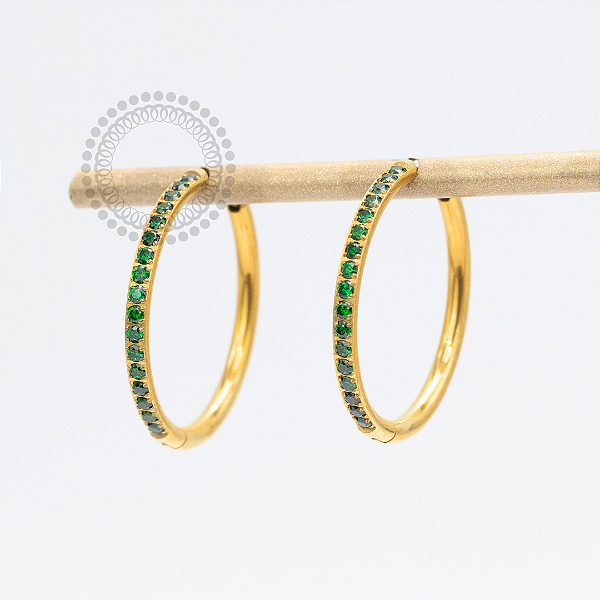 TN2369 Brinco Argola CZ Verde 20mm Titânio PVD Gold