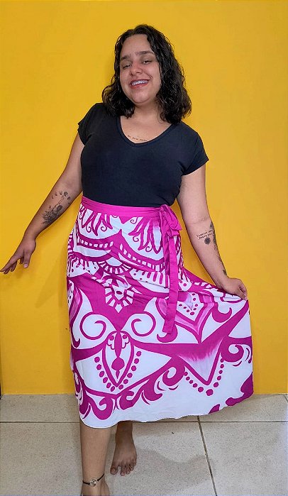 Saia Midi Transpassada Envelope de Amarrar com Fenda Longa - Estampa Exclusiva de Mandala Rosa Personalizada | Tamanhos P ao G2 Plus Size | Verão 2024