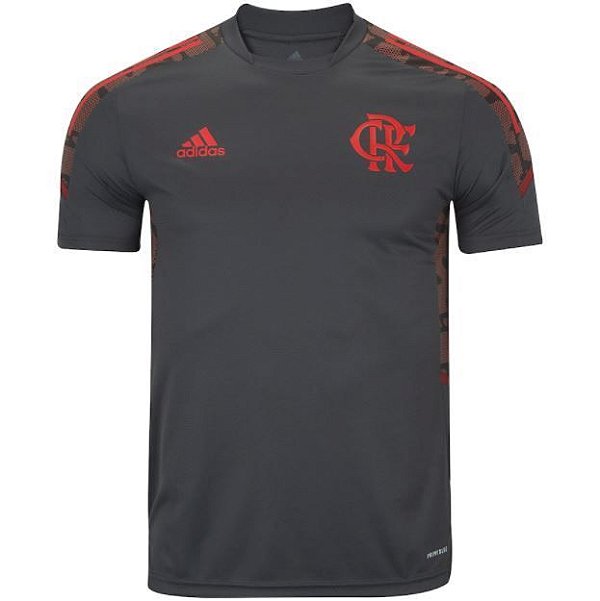 torcedor com a camisa do flamengo