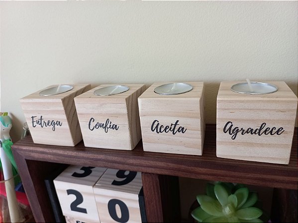 Porta Vela Cubo Pinus 5x5cm ENTREGA CONFIA ACEITA AGRADECE
