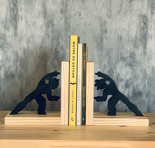 SUPORTE APARADOR DE LIVROS | DRAGON BALL - PRETO E PINUS