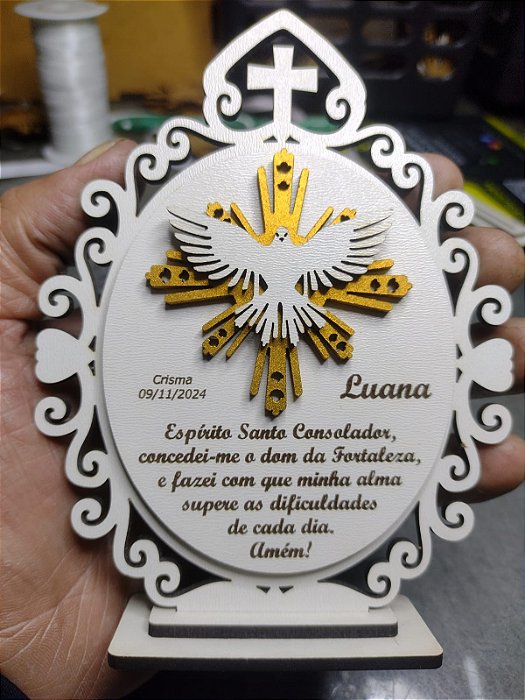 Lembrança de Crisma Divino Espirito Santo dourado com base - Modelo 4