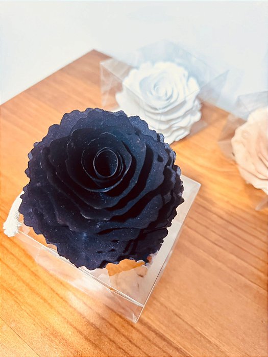 Rosa para Aromatizador na cor Preta Vime, com Cordão 15cm.