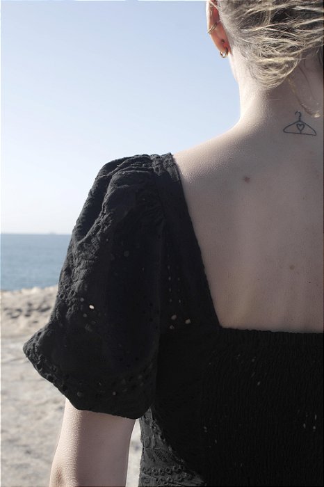 Vestido Laise decote nó preto