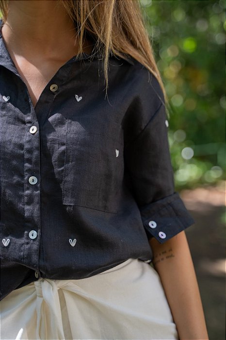 Camisa linho preta coração off