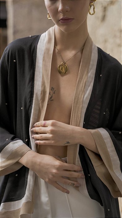 Kimono bordado nó francês preto