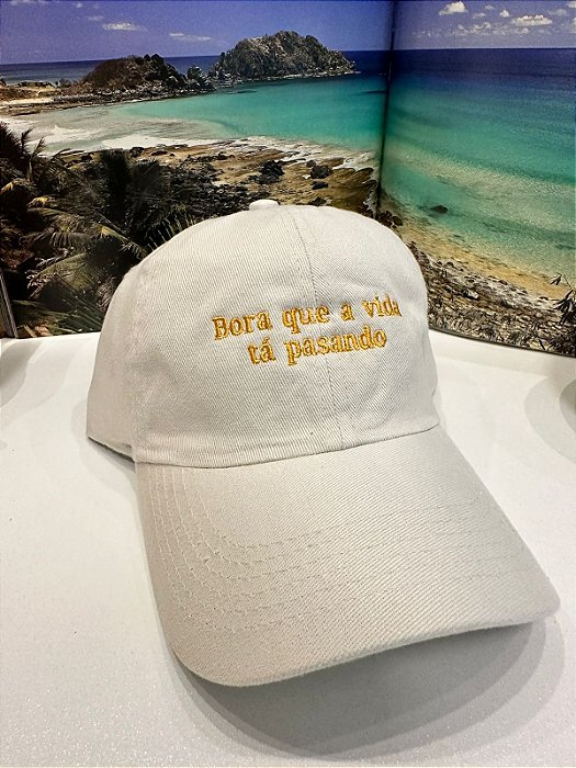 Boné "Bora que a vida tá passando"
