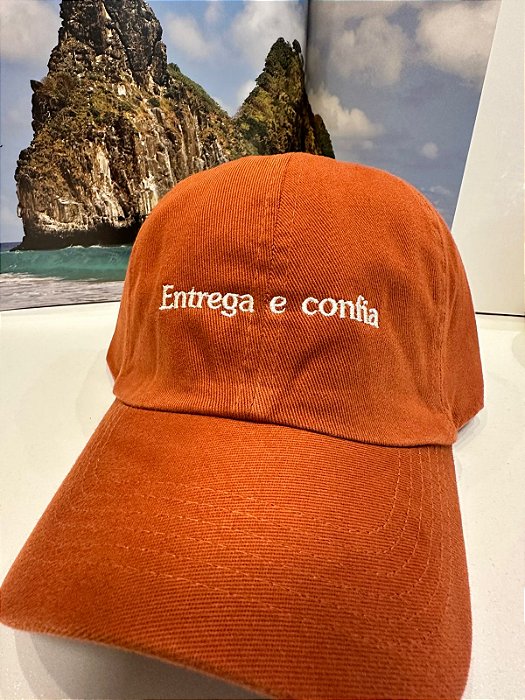 Boné "Entrega e Confia"