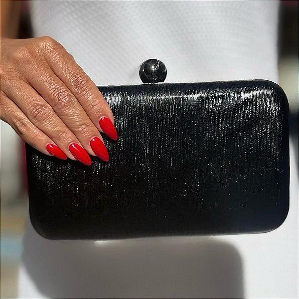 CLUTCH ARREDONDADA COURO METALIZADA PRETA