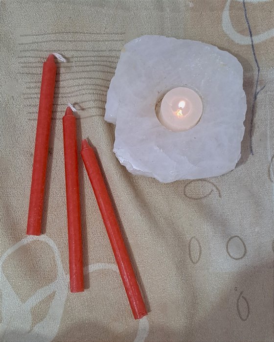 Vela em palito vermelha