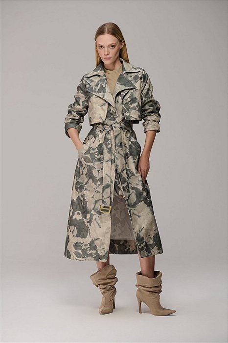 TRENCH COAT ESTAMPA CAMOUFLAGE COM CINTO LARGO