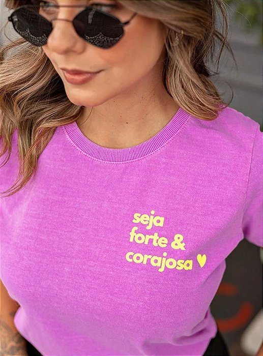 T-Shirt feminina seja forte e corajosa