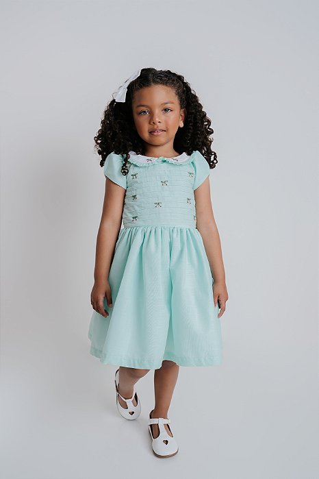 Vestido Infantil Verde Claro com Rococó de Cereja Bordado