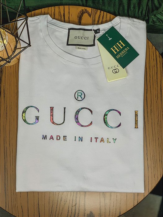 Camiseta Branca Gucci com Estampa Emborrachada Holográfica em Cores -  HERRERA BRAND