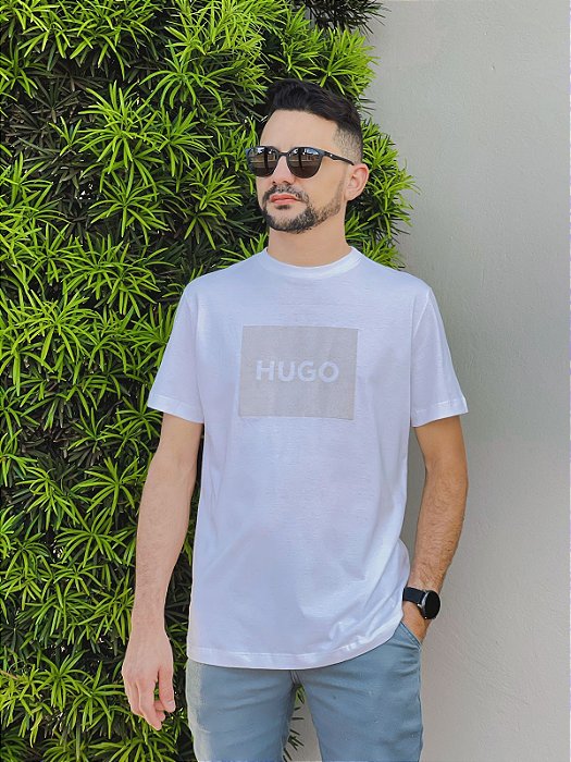 Camiseta Hugo Boss Masculina Slim Fit Off White Logotipo Aveludado