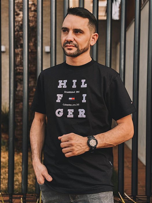 Camiseta Tommy Hilfiger Estampa Bordada Preta