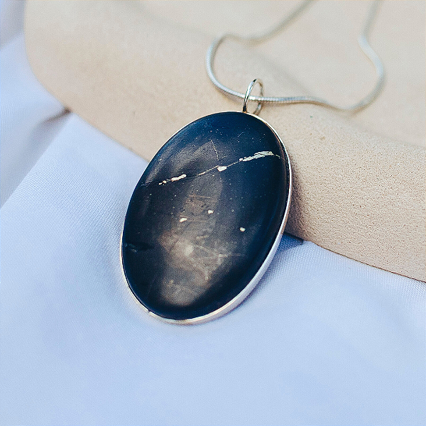 Pingente Shungita oval em prata 925
