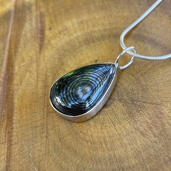 Pingente Psilomelana gota em prata 925