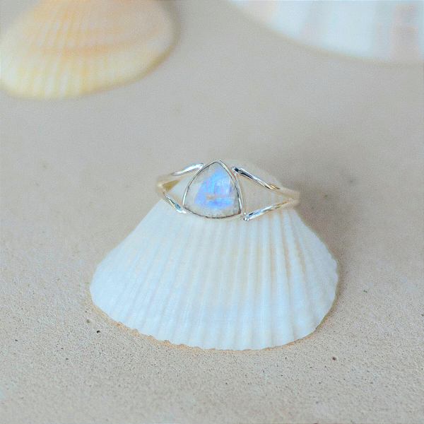 Anel Pedra da lua triângulo em prata 925