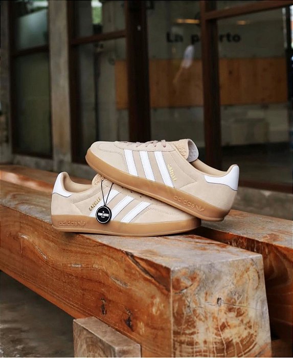 TÊNIS ADIDAS NUDE/MARROM