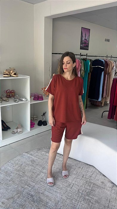CONJUNTO SHORTS E BLUSA