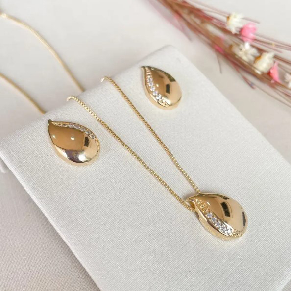 CONJUNTO GOTA CRAVEJADA