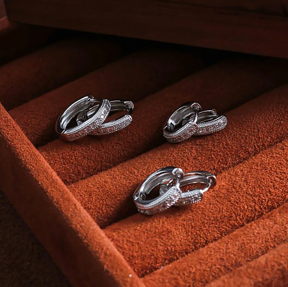 BRINCO ARGOLINHAS CRAVEJADAS BANHADO A RÓDIO