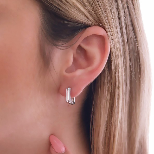 BRINCO ARGOLA QUADRADA BANHADO A RÓDIO