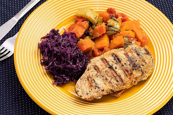 Filé de frango grelhado + Mix de legumes + Repolho roxo (370g)