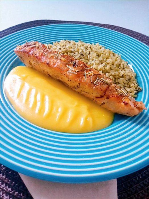 Salmão com ervas + Mousseline de Mandioquinha + Arroz integral com espinafre (360g)