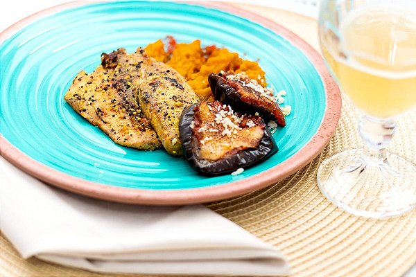 Tilápia com lemon pepper + Purê de abóbora + Berinjela au gratin (340g)