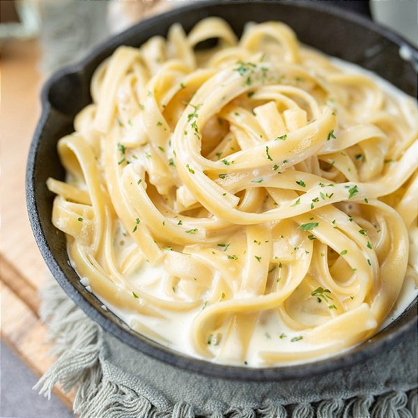 Fettuccine ao alho e oléo + Molho três queijos (280g)