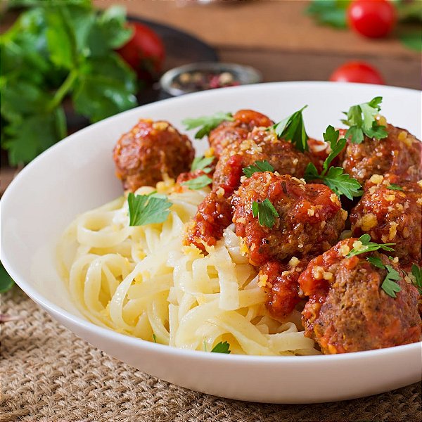 Fettuccine ao alho e óleo + Almôndegas ao sugo (350g)