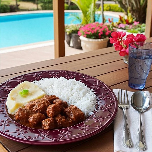 Goulash + Purê de Batata Inglesa + Arroz Branco (390g)