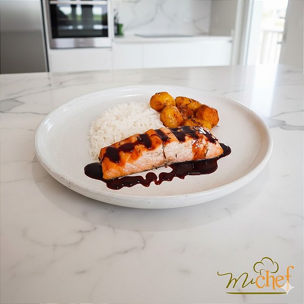 Salmão com molho Teriyaki + Arroz Branco + Batatas Sauté (340g)