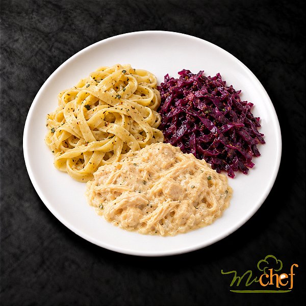 Fricassê de Frango + Fettuccine ao Alho e Óleo + Repolho Roxo com Ervas (420g) | Embalado a Vácuo