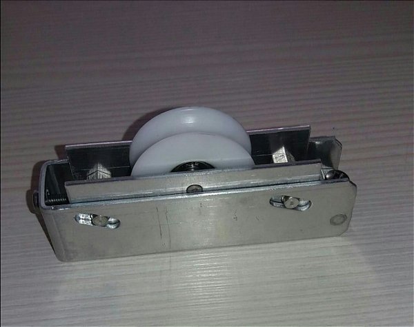 Roldana linha gold 100 kg para trilho macarrão embutido no chão.