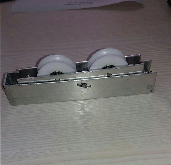 Roldana linha gold 200 kg para trilho macarrão embutido no chão.