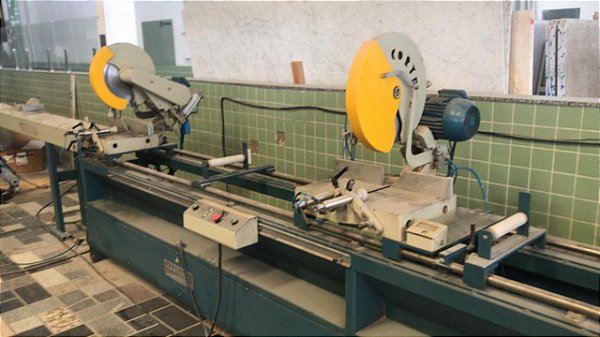 SERRA CORTEZA DUPLA CABEÇA D-300 AUTOMATICA  USADA ESQUADRIAS DE ALUMINIO