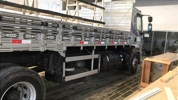 CAMINHÃO VOLVO 22O PARA TRASNPORTE DE VIDROS