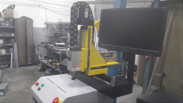 CNC COMPACTA QU-400  PARA ESQUADRIAS DE ALUMINIO USINA TODAS AS LINHAS SUBSTITUI PRENSA E PANTOGRAFO