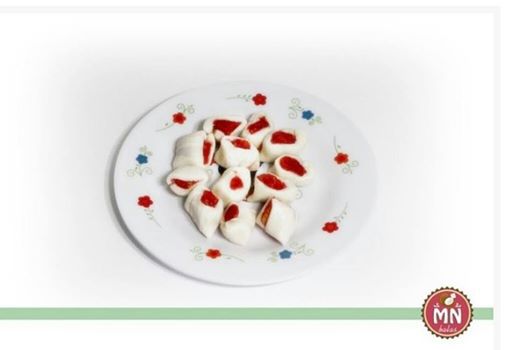 100 g tradicional com recheio de bicho de pé gelatina de morango com 15 a 20 balas no tamanho normal