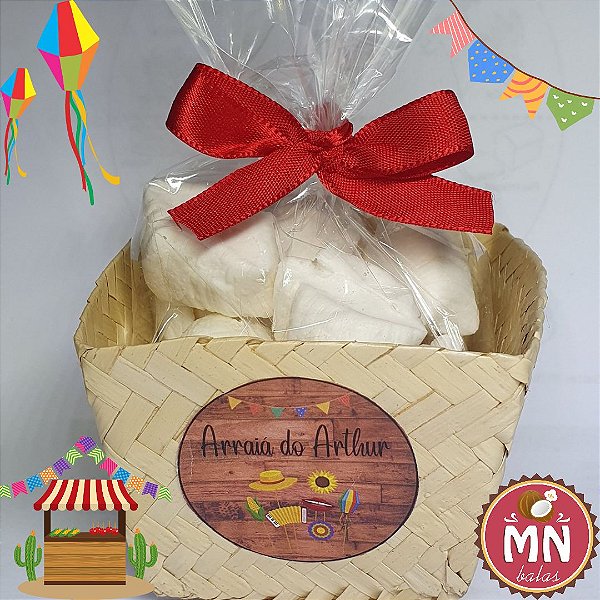 Kit com 10 cestinhas, com 8 balas tradicionais sem recheio Festa Junina com tag e arte personalizada