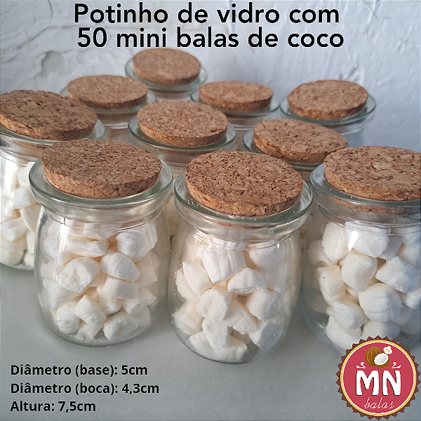 Kit com 10 potinhos de vidro com 50 mini balas de coco tradicionais sem recheio